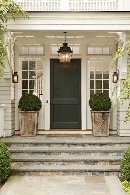 Get ready to transform your front porch into the neighborhood's showpiece! Dive into our laid-back guide full of pro tips to boost your curb appeal with style and charm. No jargon, just good vibes and great front porch decor ideas. 🏡✨
