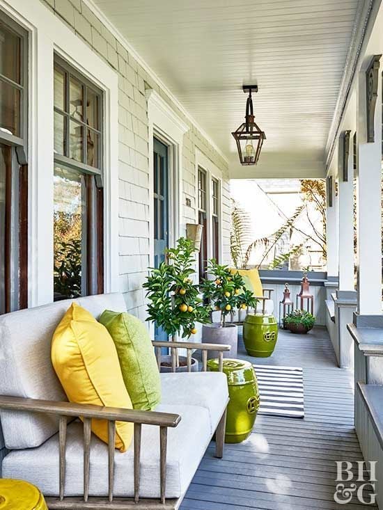 Get ready to transform your front porch into the neighborhood's showpiece! Dive into our laid-back guide full of pro tips to boost your curb appeal with style and charm. No jargon, just good vibes and great front porch decor ideas. 🏡✨