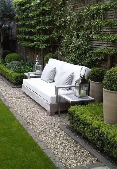 Discover 20 top garden edging ideas that'll elevate your outdoor space from plain to paradise. Perfect for green thumbs looking to add a touch of creativity and charm!