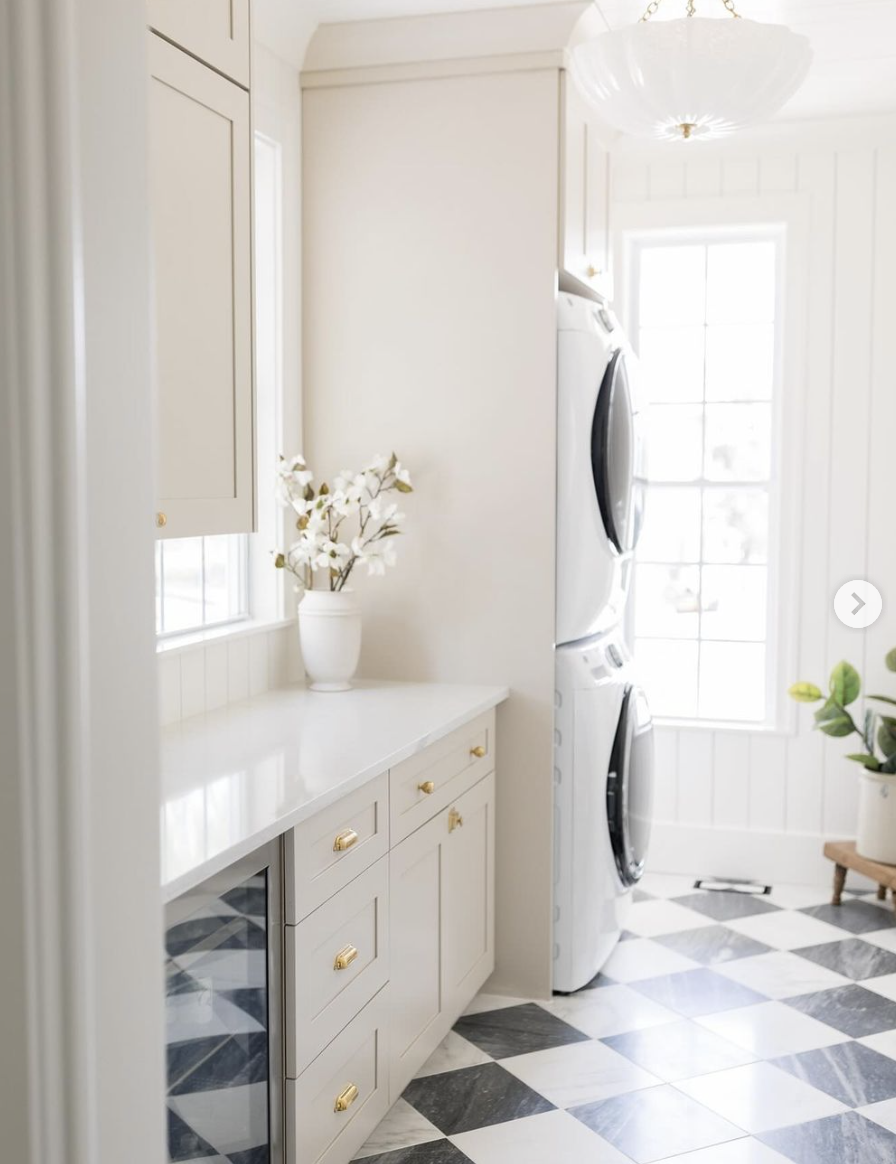 Discover how to transform your laundry room with these top 15 Shiplap Laundry Room Ideas. Create a functional, stylish space that combines beauty and practicality. Get inspired to upgrade your laundry room today!