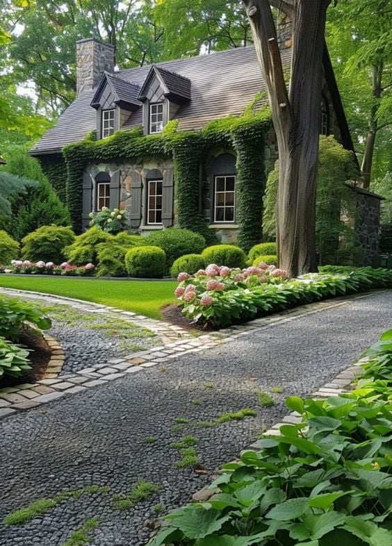 Unlock the secret to a year-round stunning outdoor space with our guide to seasonal landscaping services. Dive in for tips, tricks, and a whole lot of green-thumb magic to keep your little slice of outdoors looking fresh, no matter the season. 🌿