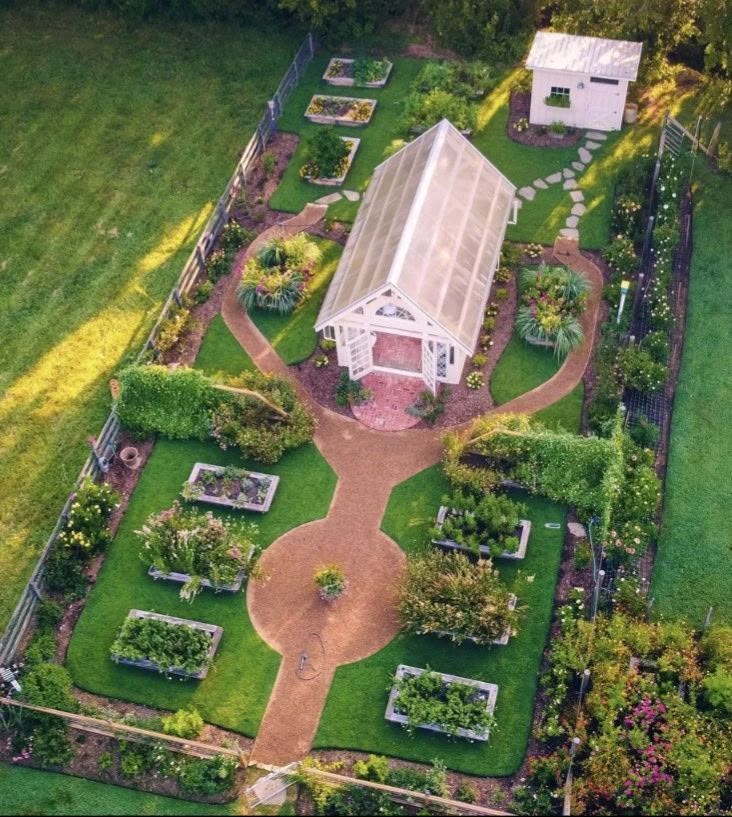 Discover transformative homestead garden ideas that optimize your space and enhance your outdoor oasis. Whether you're a beginner or a seasoned gardener, find inspiration and practical tips to create a sustainable, beautiful, and functional garden.