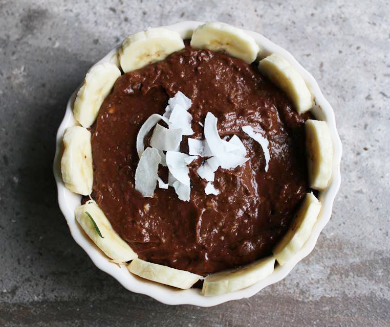 Vegan Banana Chocolate Mousse; Healthy dessert option to kill your chocolate craving. Easy and quick in the blender! {Dairy free, refined sugar free and gluten free}