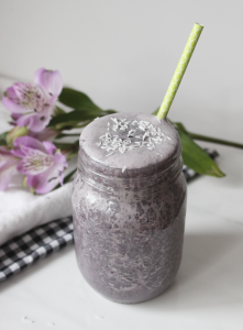 Berry Lemon Smoothie; Light and delicious, vegan and gluten free, packed with healthy raspberries, blueberries, spinach, protein powder, with a hit of citrus lemon.
