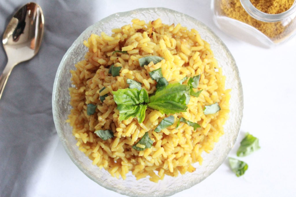 Easy Curry Rice recipe - Vegan and gluten free || www.nikkisplate.com