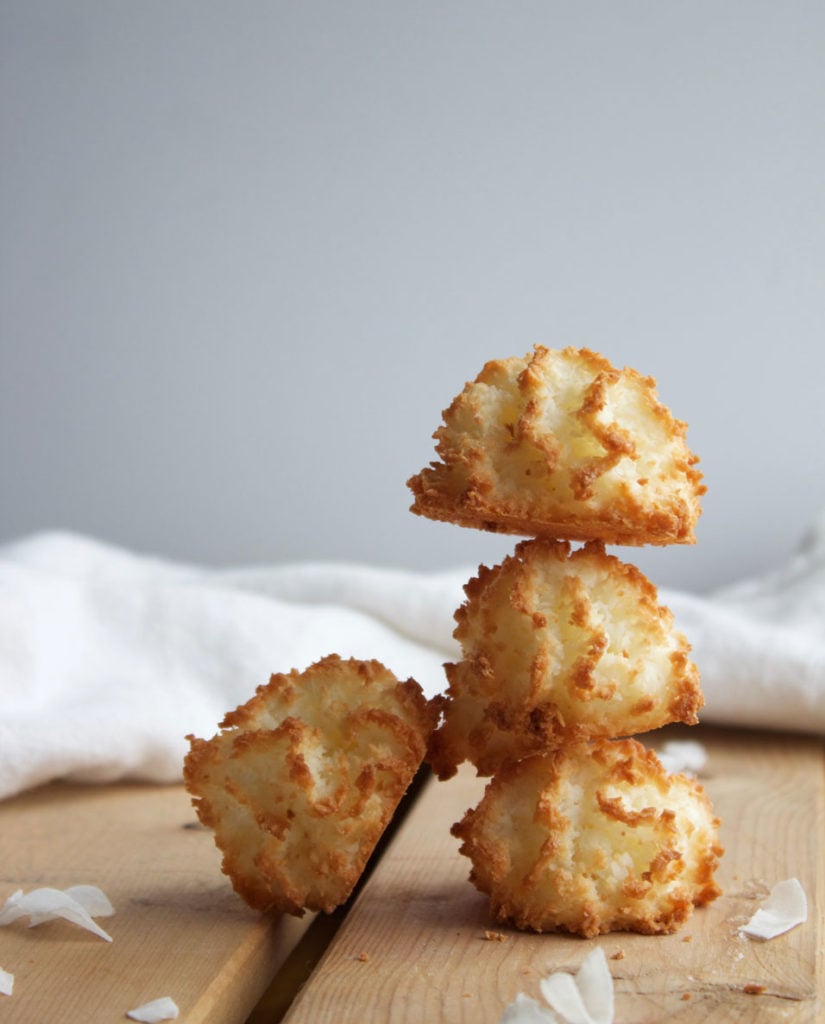 You've got to try this guilt-free vegan coconut vanilla macaroon recipe!