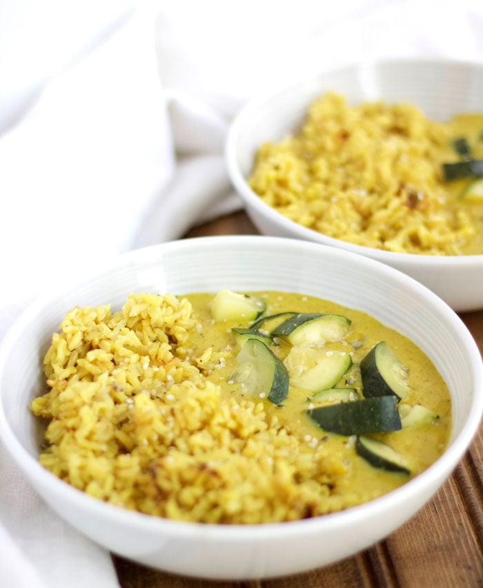 4 Ingredient Coconut Curry Rice - {vegan, gluten free, dairy free, healthy} www.nikkisplate.com