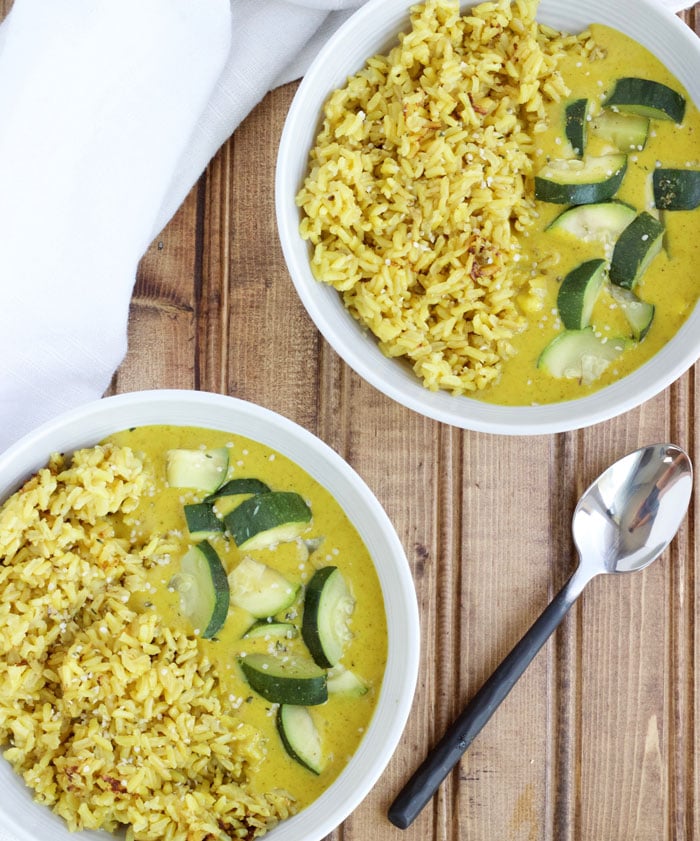 4 Ingredient Coconut Curry Rice - {vegan, gluten free, dairy free, healthy} www.nikkisplate.com