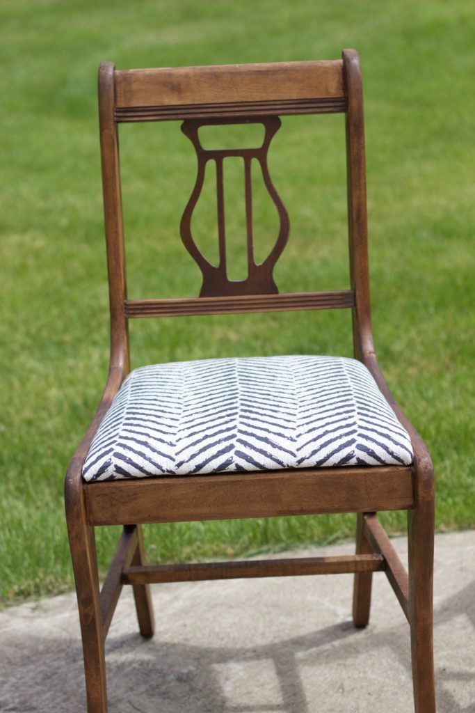 Vintage Chair Makeover! Before and After Pictures. Step by Step Instructions - www.nikkisplate.com