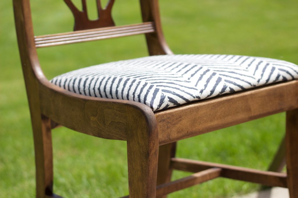 Vintage Chair Makeover! Before and After Pictures. Step by Step Instructions - www.nikkisplate.com