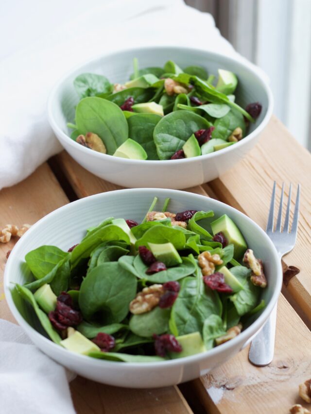 CRANBERRY AND WALNUT SPINACH SALAD WITH HONEY GINGER DRESSING story