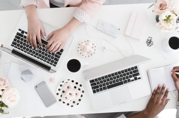 Blogger Resources You Need! || Blogging, Canon, DSLR, Photoshop, Lightbox, Reflector, Lens || www.nikkisplate.com