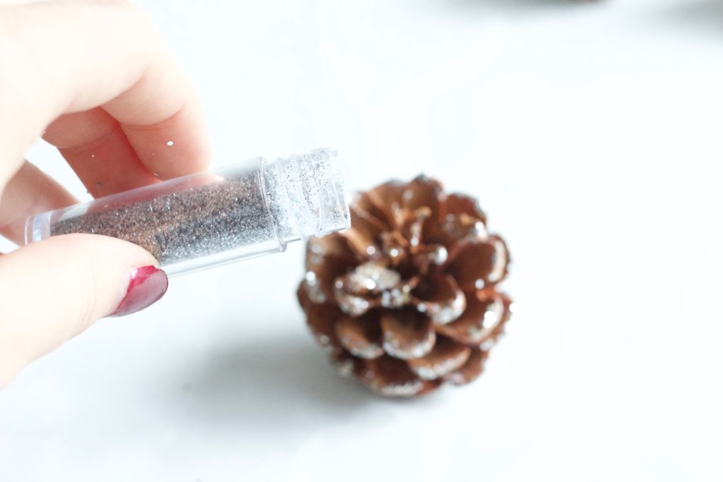 Best DIY Glittered Pinecones || Easy Christmas decor craft thats easy and looks great! Everyone will love! || Nikki's Plate
