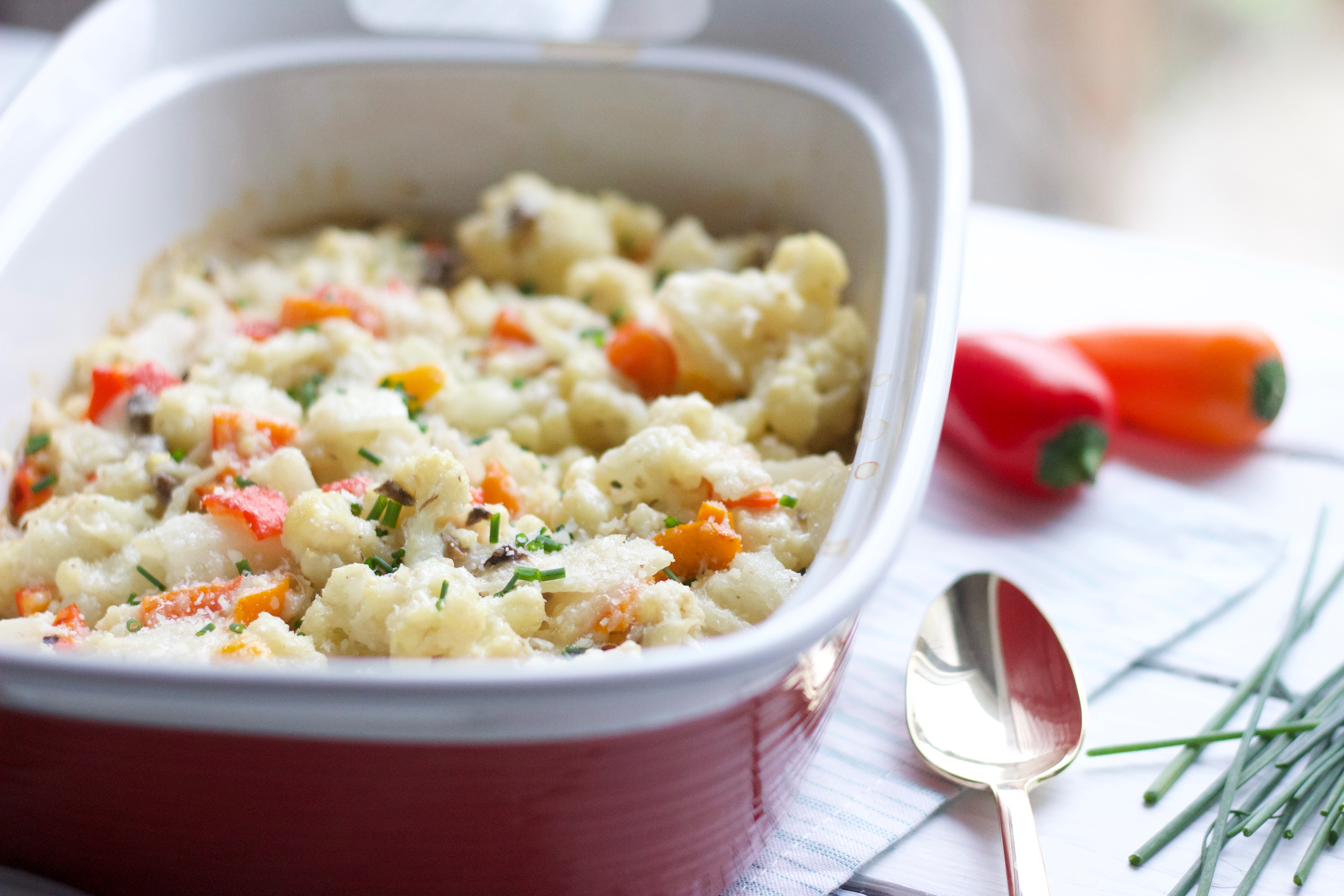 Creamy Cauliflower Bake with Tribelli Peppers ||a vegan and gluten free warm dinner dish that is bursting with pepper colours. Comfort food for any season!  Gluten free, dairy free, vegan - Nikki's Plate www.nikkisplate.com