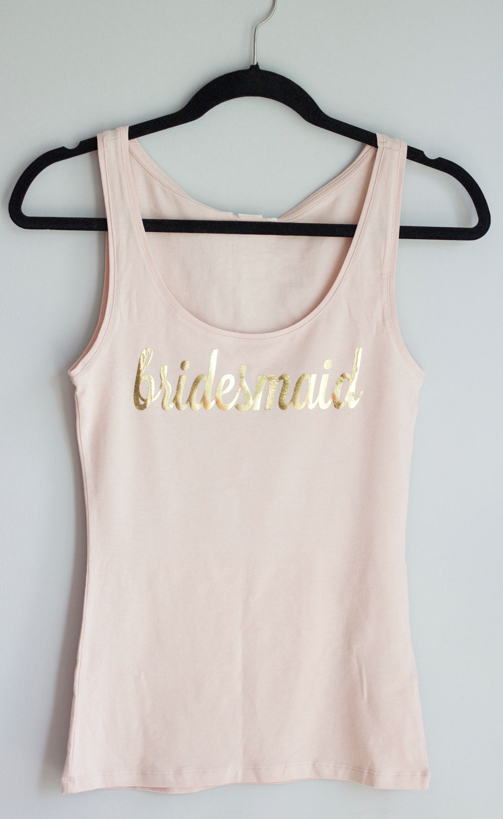 DIY bridesmaid tank top shirts blush and gold || Bridesmaids proposal || www.nikkisplate.com