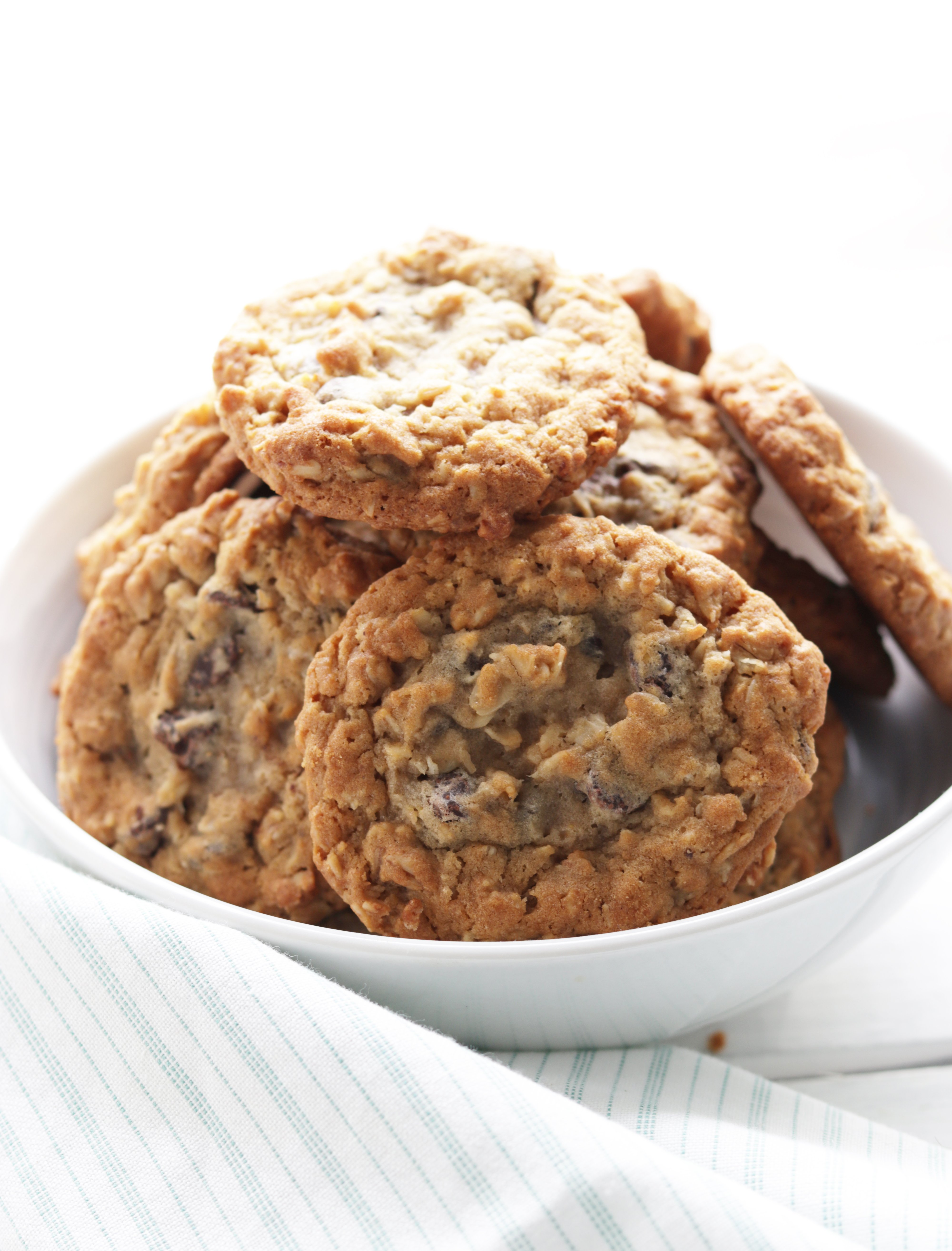 Softest Gluten Free Oatmeal Chocolate Chip Cookies: the most irresistible combination for perfectly chewy chocolate chip cookies made with dairy free chocolate chips, soft delicious oats and creamy almond butter! Vegan, Gluten-Free, Dairy-Free. || Nikki's Plate www.nikkisplate.com