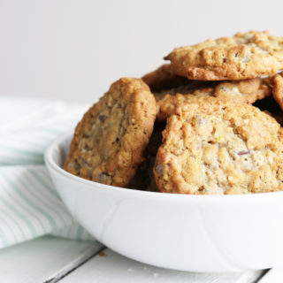 Softest Gluten Free Oatmeal Chocolate Chip Cookies: the most irresistible combination for perfectly chewy chocolate chip cookies made with dairy free chocolate chips, soft delicious oats and creamy almond butter! Vegan, Gluten-Free, Dairy-Free. || Nikki's Plate www.nikkisplate.com