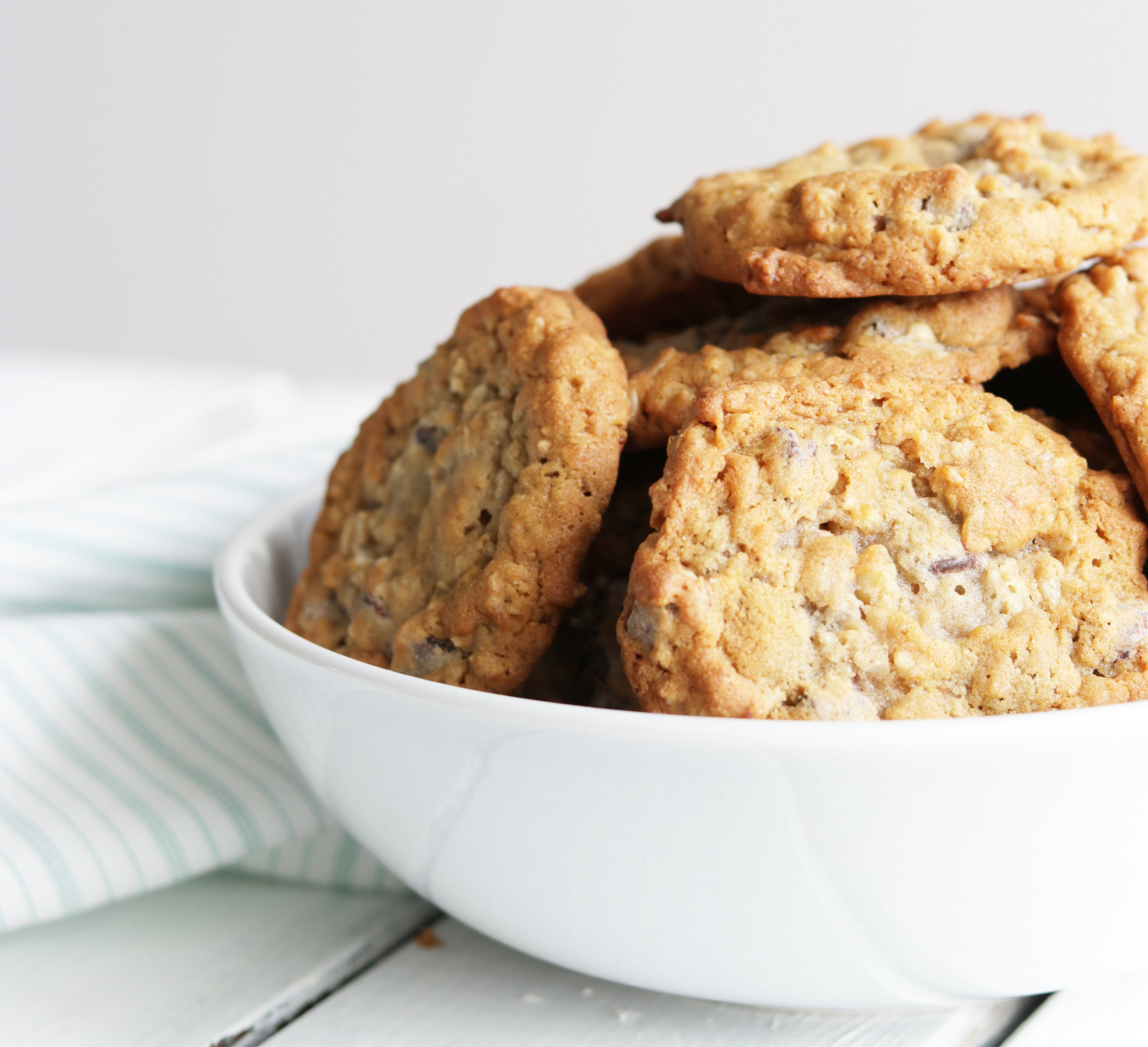 These gluten-free oatmeal chocolate chip cookies are the perfect healthy treat.