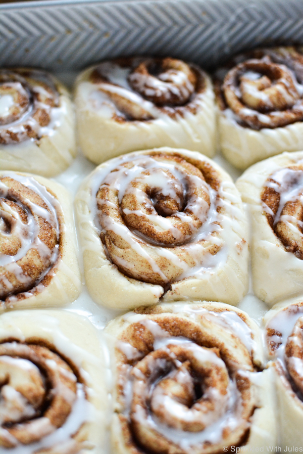 These fluffy, sweet vegan cinnamon rolls are a simple recipe that's ready in just 1 hour