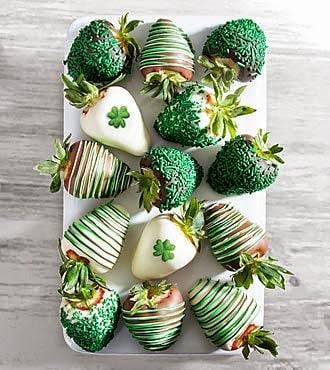 Green Chocolate Covered Strawberries || 16 St Patrick's Day Healthy Recipes || Nikki's Plate