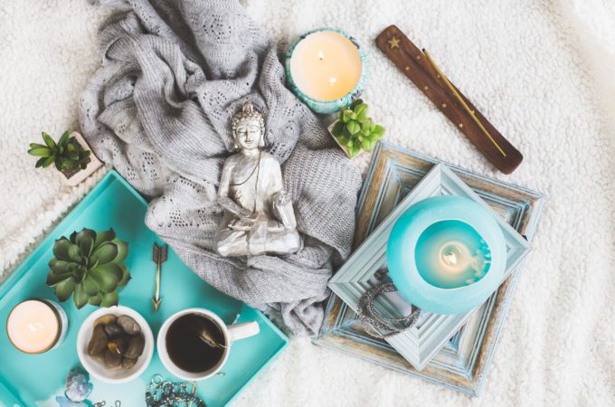 Control The Chaos When You Move Home; here are some tips and tricks to help your move more stress free and less chaotic! || Nikki's Plate www.nikkisplate.com