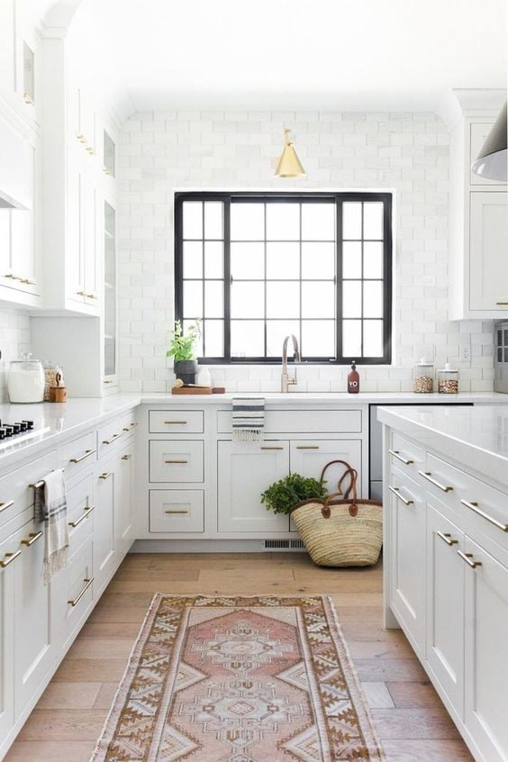 This light and bright, chic modern kitchen is the star of the home! The perfect heart of your home where friends and family gather