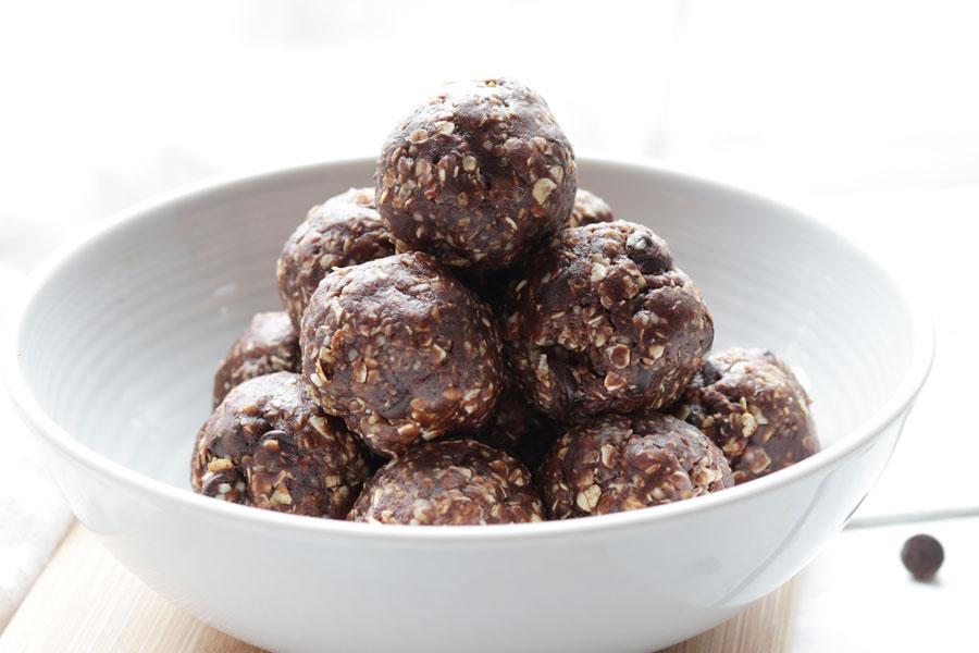 Chocolate Peanut Butter Balls; vegan and gluten free snack balls bursting with unprocessed protein. One bowl, and no bake. Packed with energy boasting hemp seeds, and oats, with a kick of chocolatey cocoa powder and peanut butter. {Vegan, GF, Dairy Free, Refined Sugar Free, Raw}