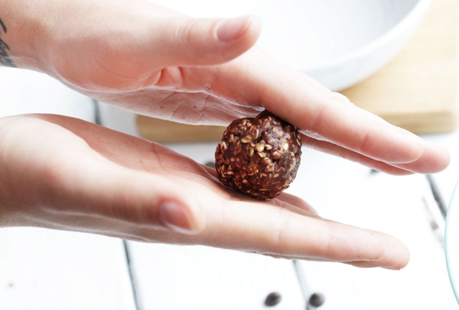 These no-bake chocolate peanut butter balls are a sweet and healthy snack that satisfies your chocolate craving