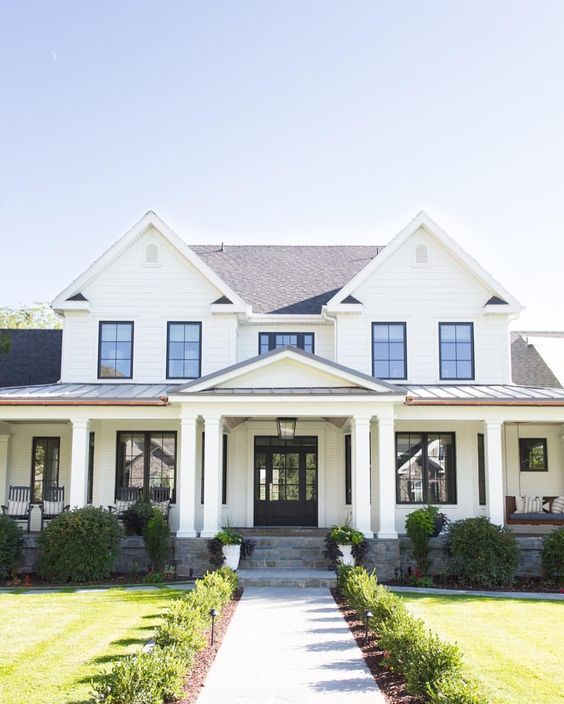 This all-white farmhouse style home exterior is so simple and classic, it's a must-have!