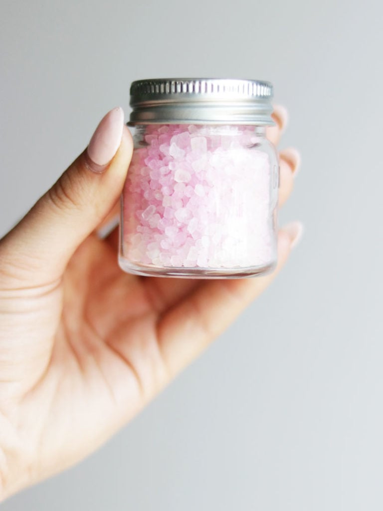 Bath Salts Party Favours; an easy and affordable bath salts party favour that your guests will love! Choose colours to match your decor and scents to suit your celebration. Bridal shower, baby shower, Christmas and more!