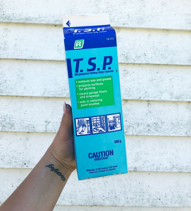 This all purpose heavy duty cleaner helps break down and remove the dirt build-up on vinyl siding