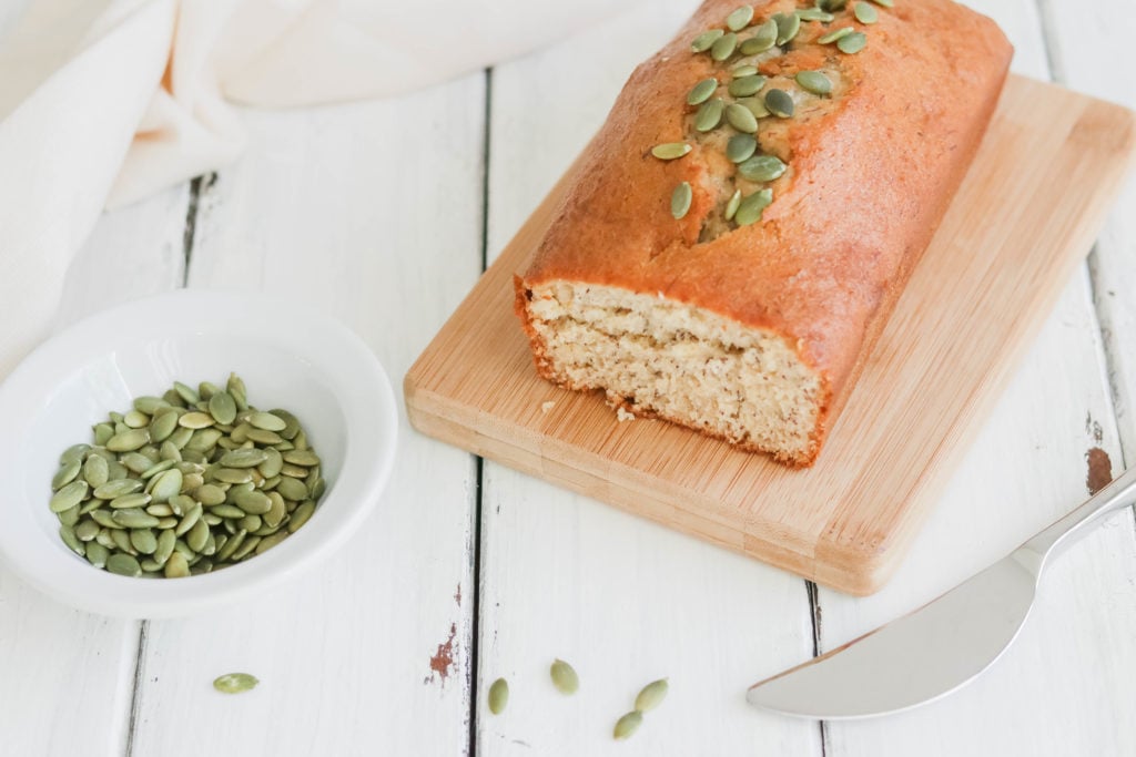 Pumpkin Banana Bread {Vegan & GF}; a delicious fall, dairy and gluten free, bread for all pumpkin spice lovers! This autumn bread will be a winner in your house! || Nikki's Plate www.nikkisplate.com