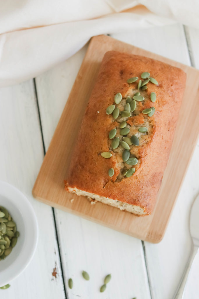 Pumpkin Banana Bread {Vegan & GF}; a delicious fall, dairy and gluten free, bread for all pumpkin spice lovers! This autumn bread will be a winner in your house! || Nikki's Plate www.nikkisplate.com