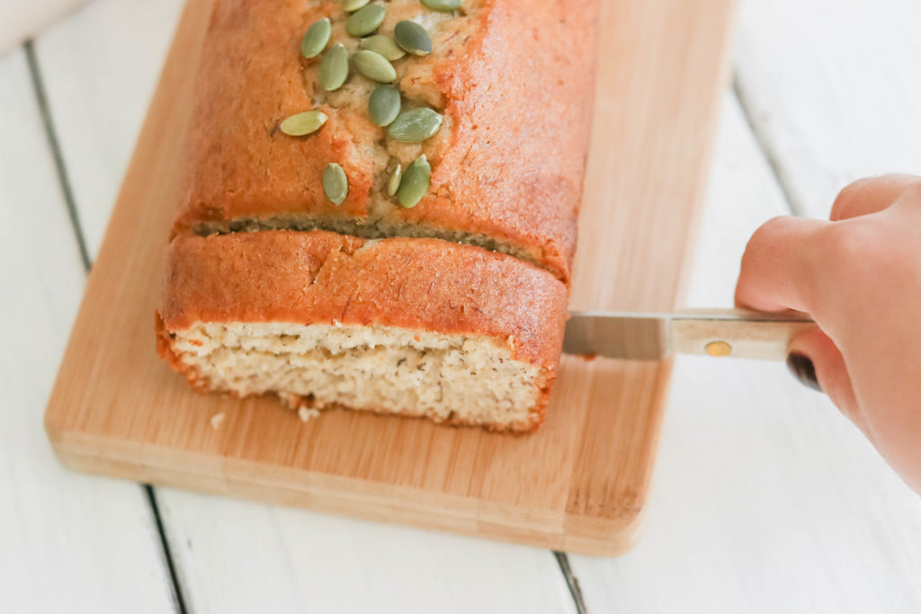 Pumpkin Banana Bread {Vegan & GF}; a delicious fall, dairy and gluten free, bread for all pumpkin spice lovers! This autumn bread will be a winner in your house! || Nikki's Plate www.nikkisplate.com