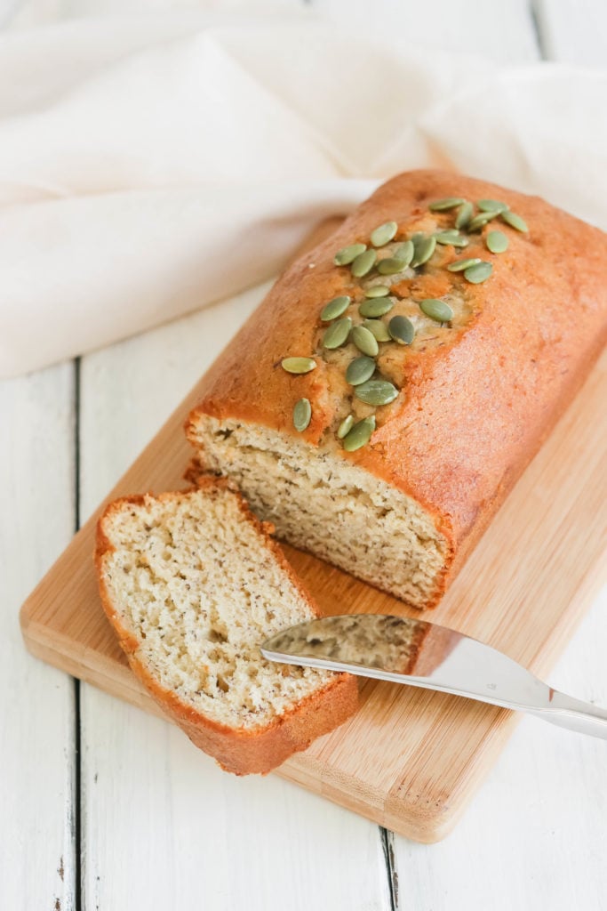 Delicious Pumpkin Spice Banana Bread {Vegan & GF}; a delicious fall, dairy and gluten free, bread for all pumpkin spice lovers! This autumn bread will be a winner in your house! || Nikki's Plate www.nikkisplate.com