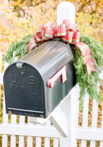30 Christmas Mailbox Decoration Ideas; Here are some unique and festive ways to dress up your mailbox this Xmas. DIY and easy ways to bring holiday cheer to your mailman!