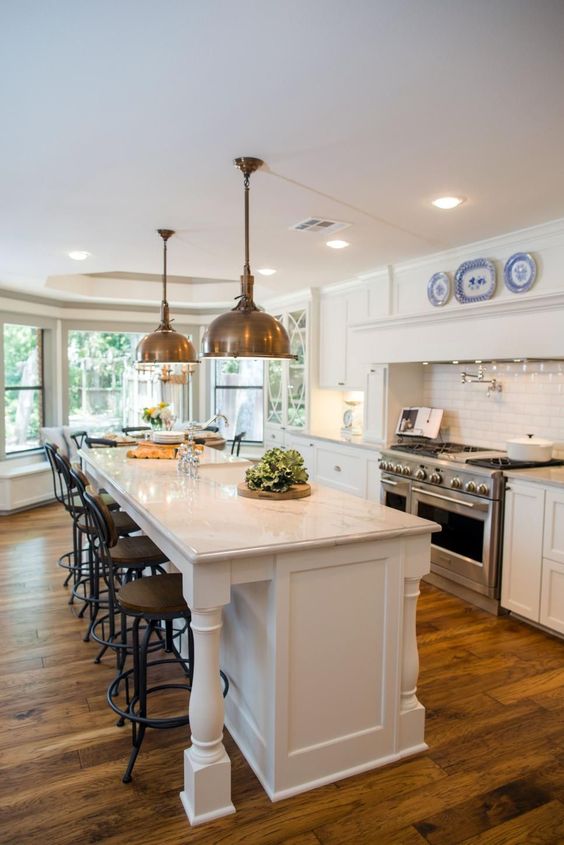 15 Best Kitchens by Joanna Gaines - A round up post of the best kitchens by Joanna Gaines! HGTV's Fixer Upper designer. Country rustic and modern charm. Kitchen renovations. #Joannegaines #HGTV #fixerupper #kitchens