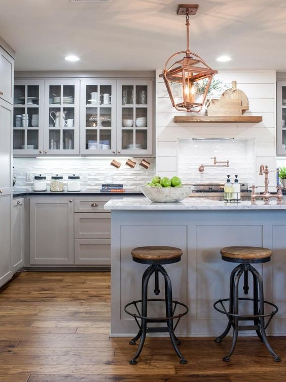 15 Best Kitchens by Joanna Gaines - A round up post of the best kitchens by Joanna Gaines! HGTV's Fixer Upper designer. Country rustic and modern charm. Kitchen renovations. #Joannegaines #HGTV #fixerupper #kitchens