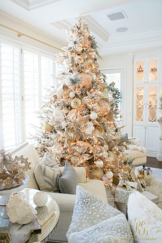 This stunning white and gold Christmas tree is packed to the brim with sparkle and glitter.