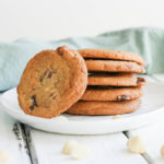 Chocolate Chunk Macadamia Cookie {GF + Vegan}; soft gluten free and vegan cookies. Made with oat flour, coconut oil, chunks of dark chocolate and macadamia nuts. Perfect treat, snack and dessert all in one! #vegan #cookies #glutenfree