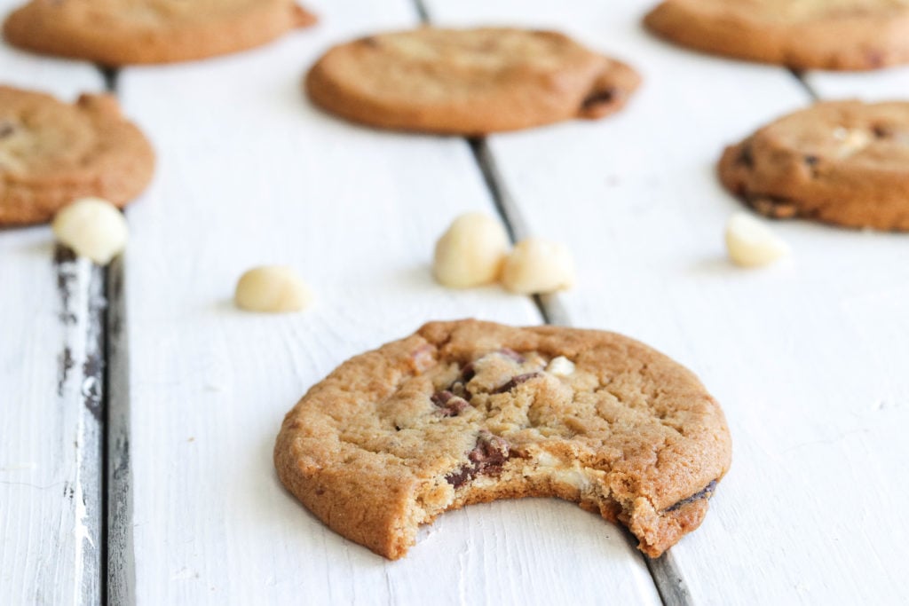 Chocolate Chunk Macadamia Cookies {GF + Vegan}; soft gluten free and vegan cookies. Made with oat flour, coconut oil, chunks of dark chocolate and macadamia nuts. Perfect treat, snack and dessert all in one! #vegan #cookies #glutenfree