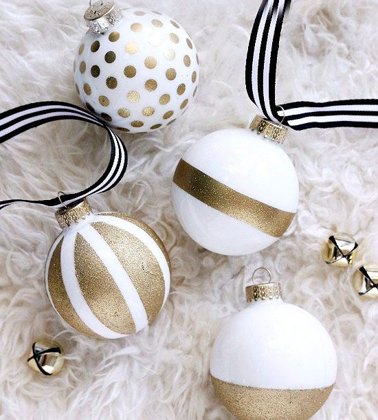 I love these white and gold Christmas ornaments and the different patterns!