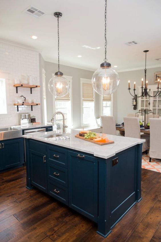 15 Best Kitchens by Joanna Gaines - A round up post of the best kitchens by Joanna Gaines! HGTV's Fixer Upper designer. Country rustic and modern charm. Kitchen renovations. #Joannegaines #HGTV #fixerupper #kitchens