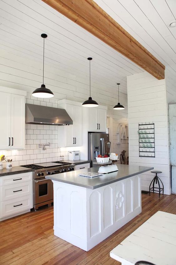 15 Best Kitchens by Joanna Gaines - A round up post of the best kitchens by Joanna Gaines! HGTV's Fixer Upper designer. Country rustic and modern charm. Kitchen renovations. #Joannegaines #HGTV #fixerupper #kitchens