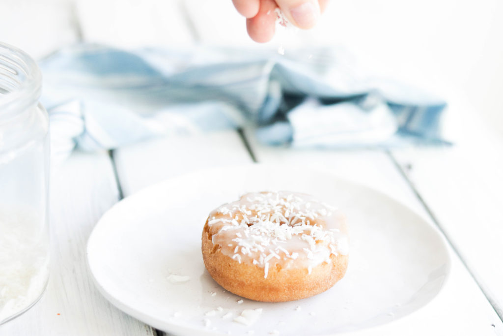 Topped with sweet and crunch coconut, these lemon coconut cake donuts are vegan and gluten-free, perfect for a sweet healthy breakfast.