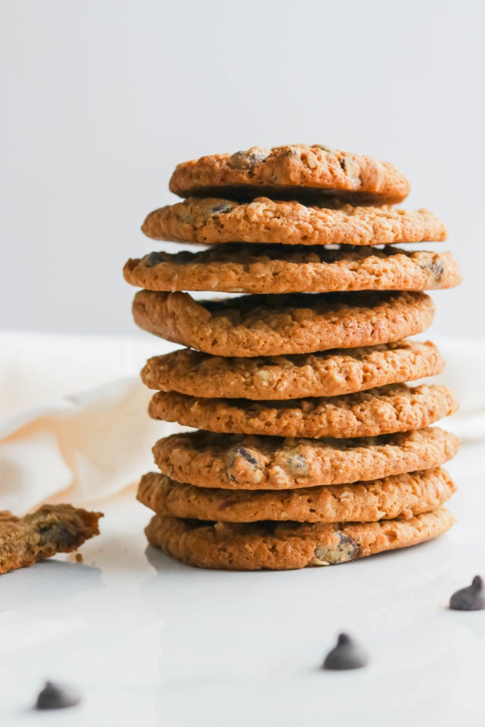 These oatmeal walnut cookies are gluten free yet extra soft. Adding an extra crunch to the traditional oatmeal cookie by adding in nutty texture of walnuts. And of course I couldn't leave out chocolate chips.