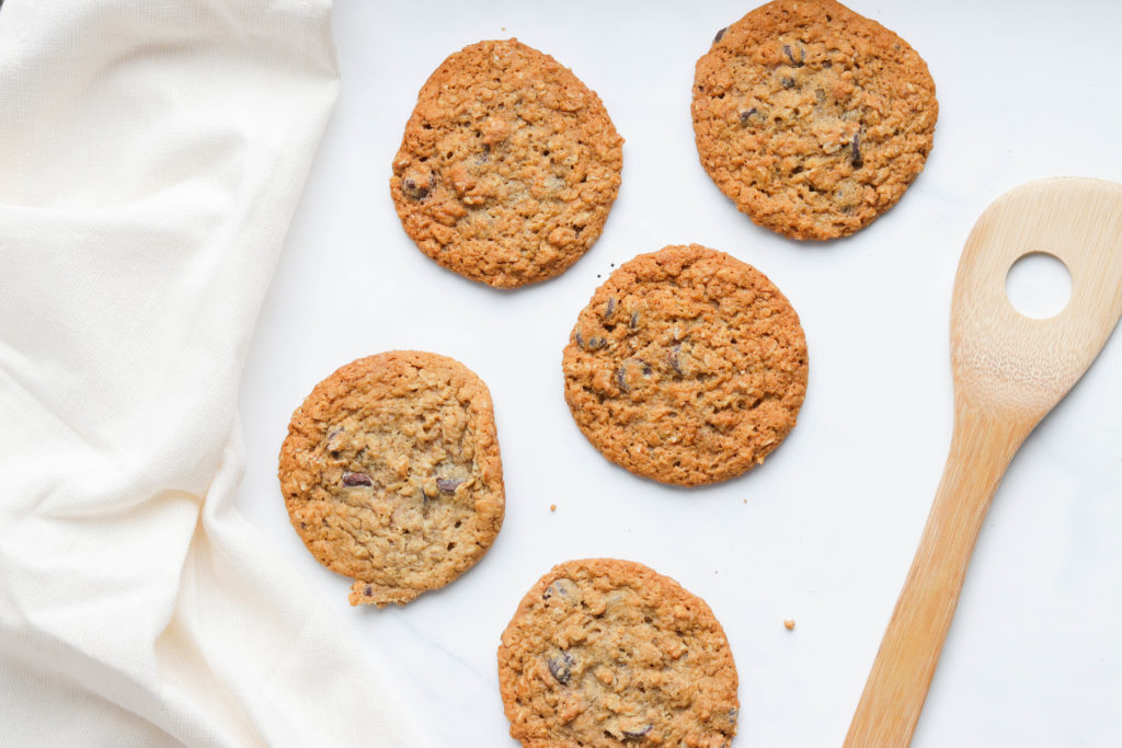 These oatmeal walnut cookies are gluten free yet extra soft. Adding an extra crunch to the traditional oatmeal cookie by adding in nutty texture of walnuts. And of course I couldn't leave out chocolate chips.