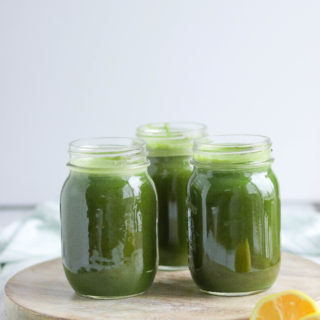 This detox green juice recipe helps you lose weight, get healthy and detox your body. Its delicious and easy to make! #greenjuice #detoxjuice #greenjuicerecipe #juicecleanse #greenjuicecleanse | Nikki's Plate