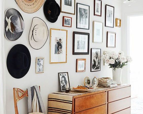 DIY photo gallery wall idea to help you design the best piece of art in your home! Black and white photos, large, gold frames, mixed frames, full wall - #goldframes #largegallerywall #blackandwhitephotos || Nikki's Plate