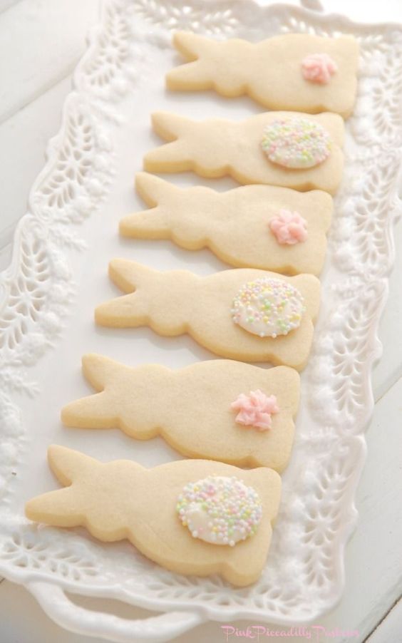 Vanilla Shortbread Bunnies cookies || || Cute Easter Recipes || Dessert - www.nikkisplate.com